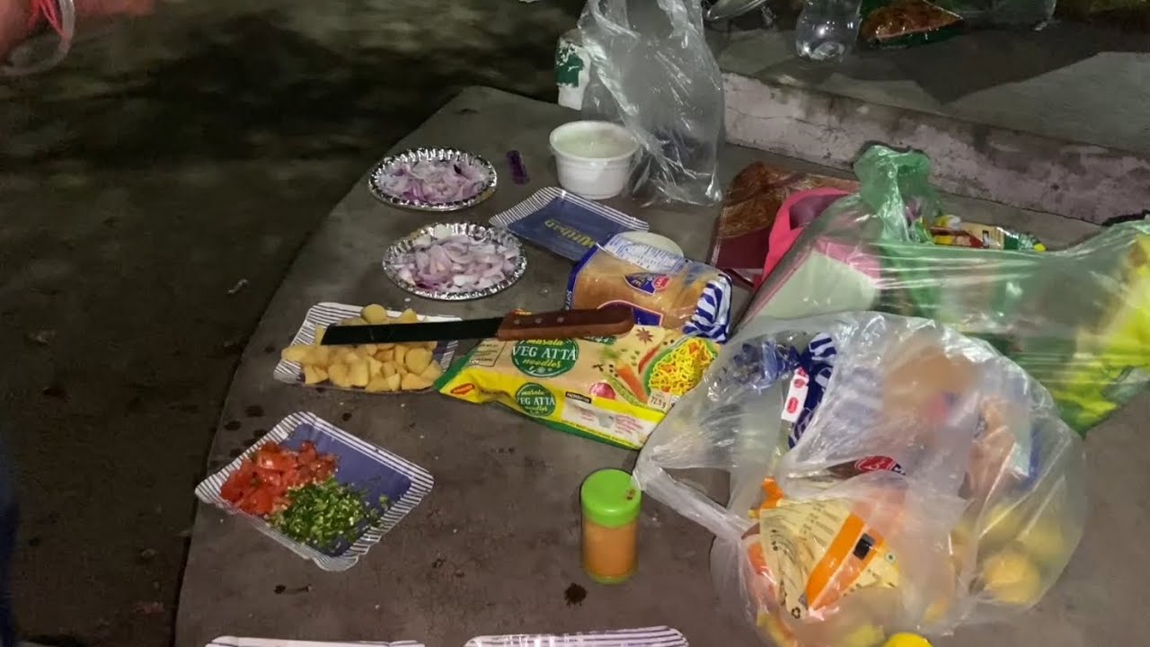 Aj road side pr ki cooking 