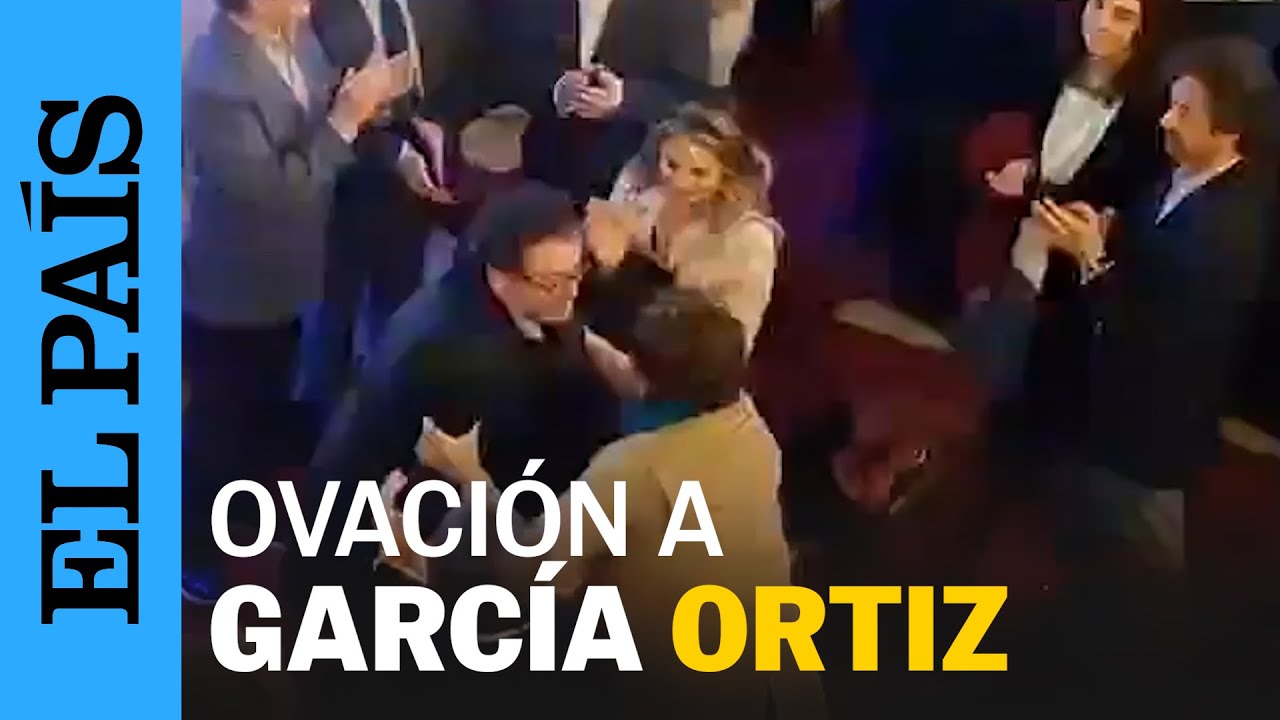 El exfiscal general del Estado, Álvaro García Ortiz, es ovacionado en el Ateneo de Madrid | EL PAÍS