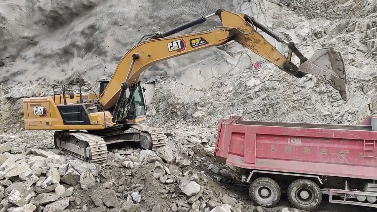 #construction #Heavy Equipment #Chaterpiller³³⁶  #Earth mining Active loading #Truck mininer