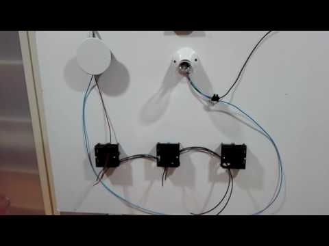 Vídeo: Com es connecta un interruptor de llum de 3 bandes?