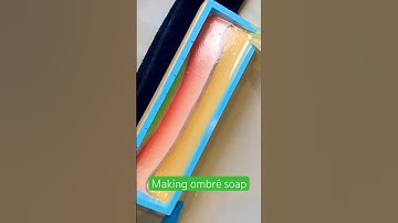 Making ombré soap pour #relaxing #soapmaker #handmadesoaps #soapmaking #shorts #soapopera #ombre