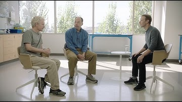 Mark Zuckerberg talks to Joe DeRisi and Steve Quake (Chan Zuckerberg Biohub)
