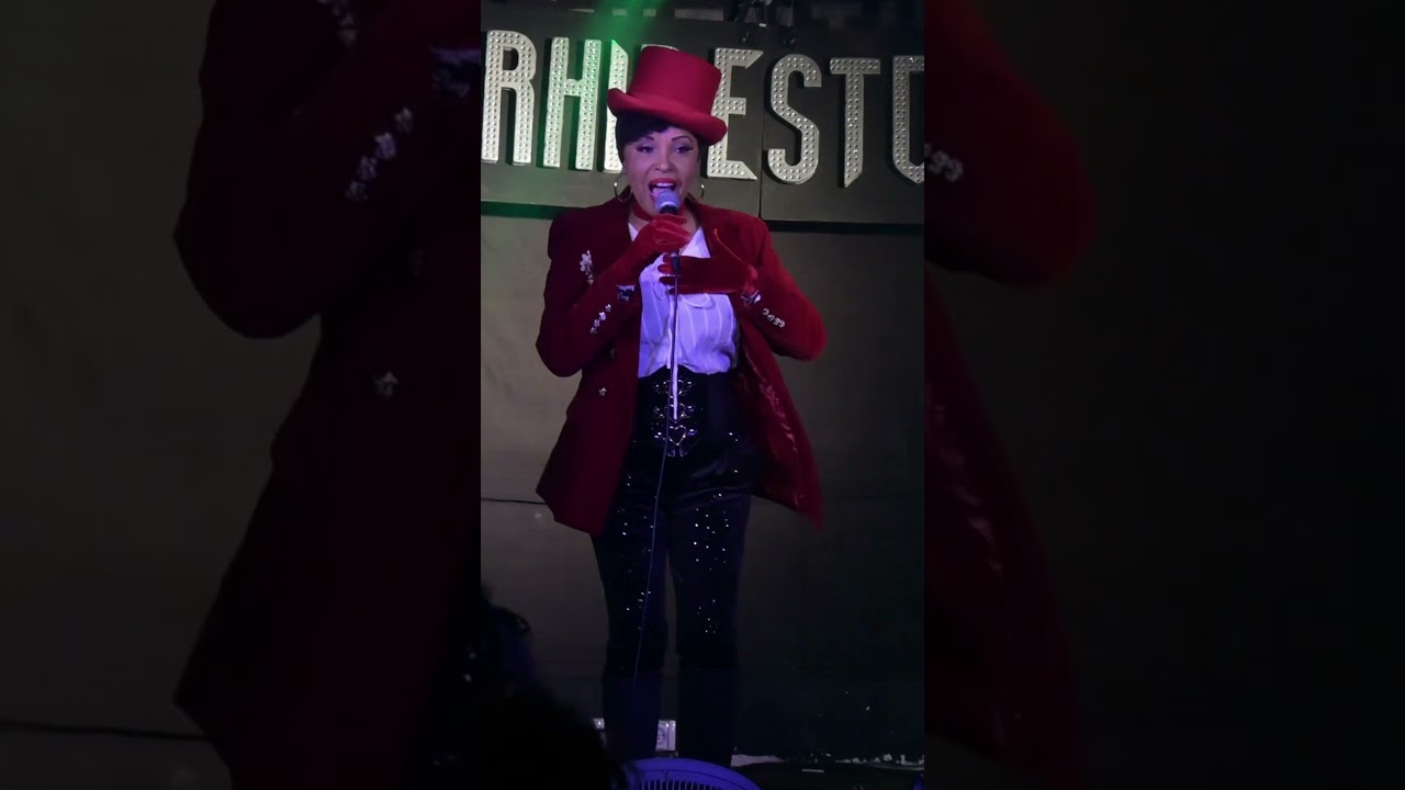 אליזט במופע ריינסטון של ג'ואנה ראס