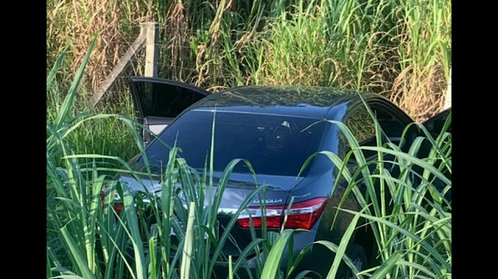 voltamos com um jeep preto e um corolla dos novo