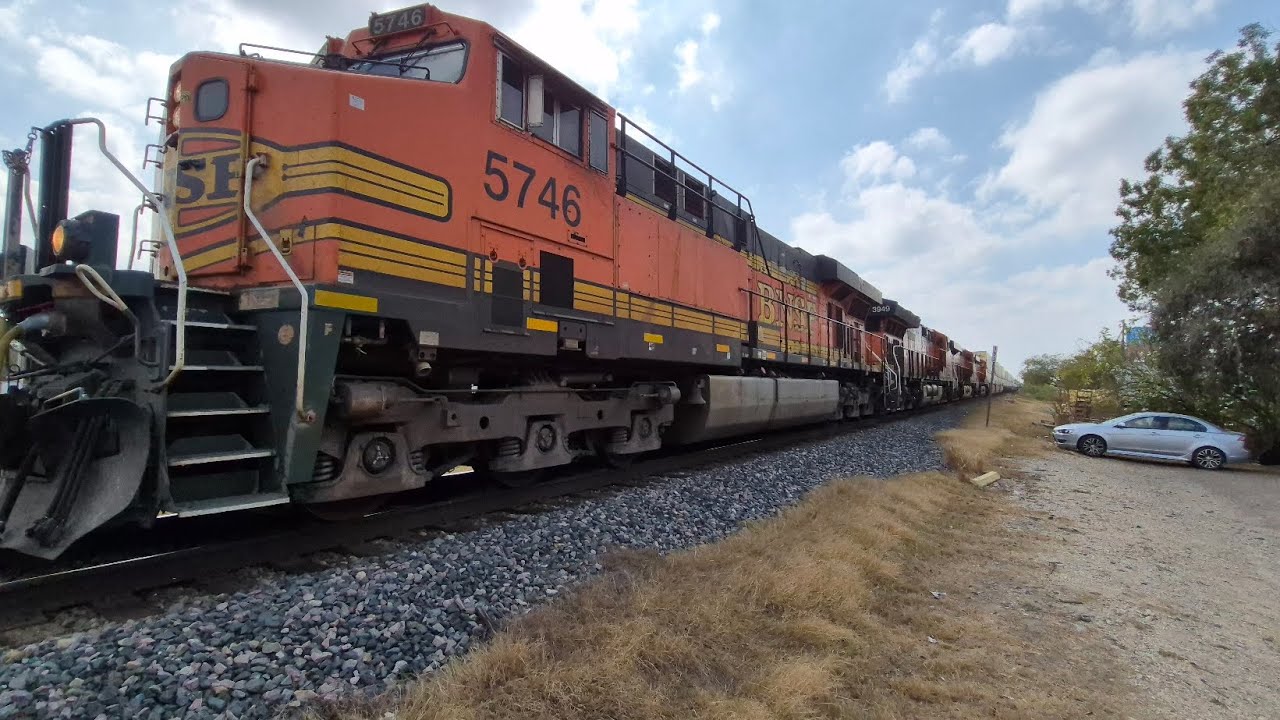 H2 5746 ES44AC leading intermodal. - YouTube