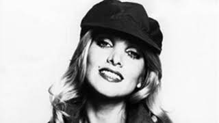 Love Bomb (chill remix) - Lynsey de Paul