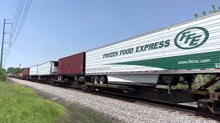 The CSX I032 Intermodal Freight Train
