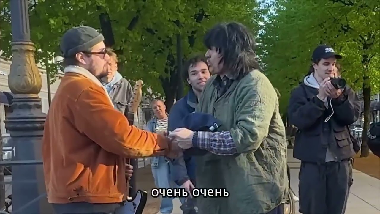 Питерский замес: Блогер-бездомный против уличных артистов! Вы не поверите, что было дальше!