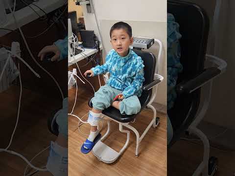 병원에서 우는 아이를 본 아이