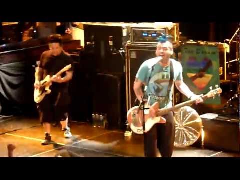 NOFX @ Melkweg (2012), "Linoleum" (FULL GIG, video 6 of 21)