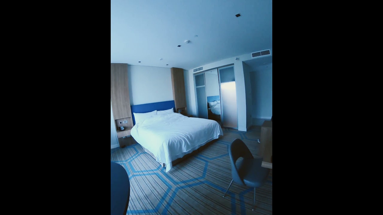 1 DAY IN DOHA , stopover in Qatar , HOLIDAY INN BUSINESS PARK ORYX LOUNGE