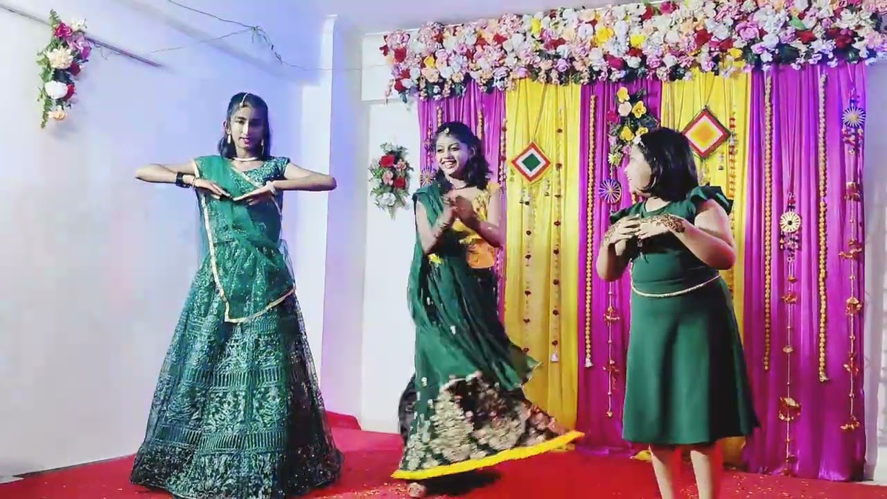 Sia-Ishi-Pihu special performance on Nana Nani's 50th anniversary at Lucknow