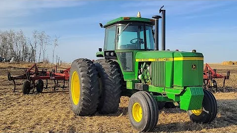 Jak velký točivý moment má John Deere 4440?