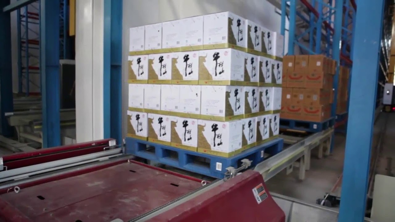 Racking plastic pallets