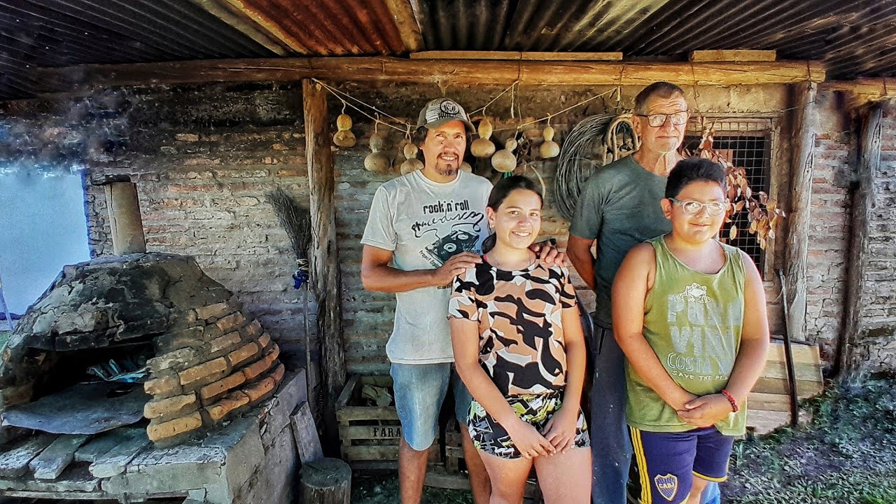 ¡Vida LIBRE y SEGURA en el CAMPO! | Horno de BARRO, cultivos y ANIMALES son TODO su MUNDO | E. Ríos