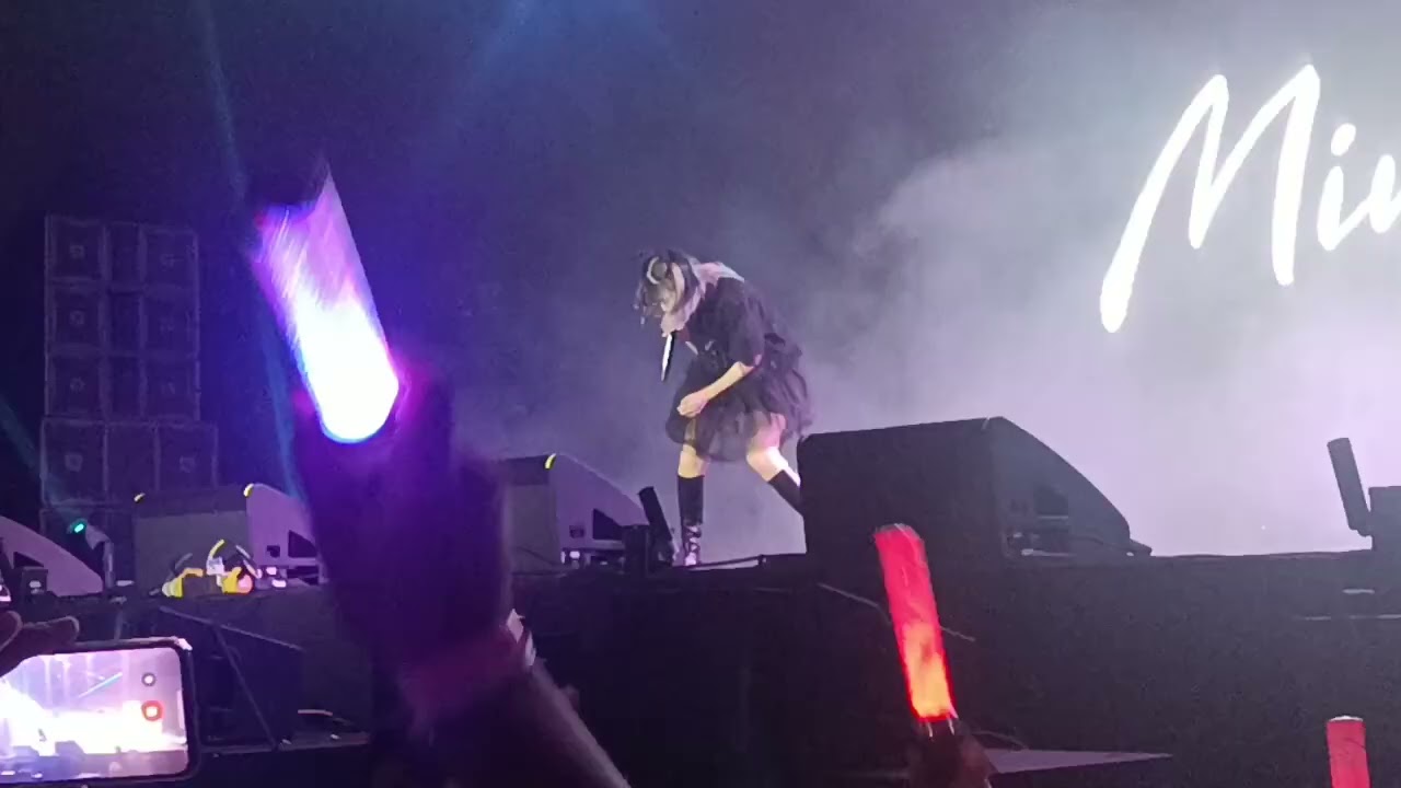 MindaRyn - Like Flames (Live)