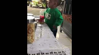 Download Lagu Video parodi anak kecil lucu, ini tuh arak bukan susu, susu yang bohong #shorts #viral #bocilygmain MP3