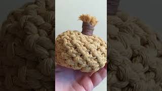 Making a macrame pumpkin to decorate for Halloween, DIY tutorial