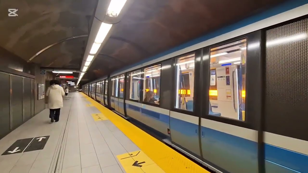10 ans le métro azur de Montréal 