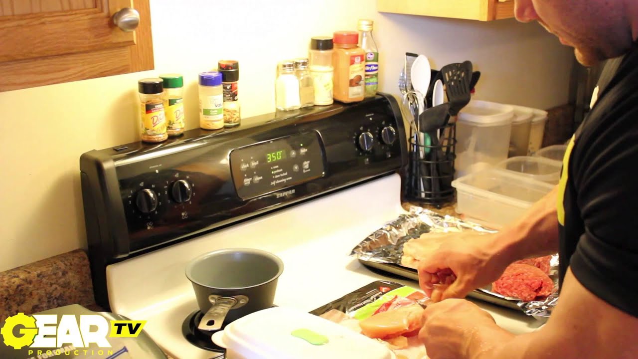 Bodybuilder Justin Compton Food Prep - part 1 of 4