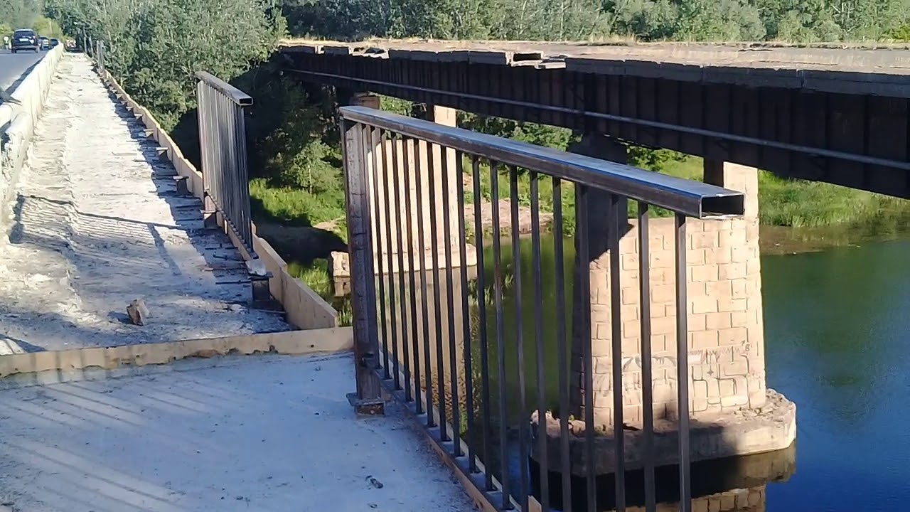 На аварийном мосту через реку в Оренбурге восстанавливают перила - YouTube