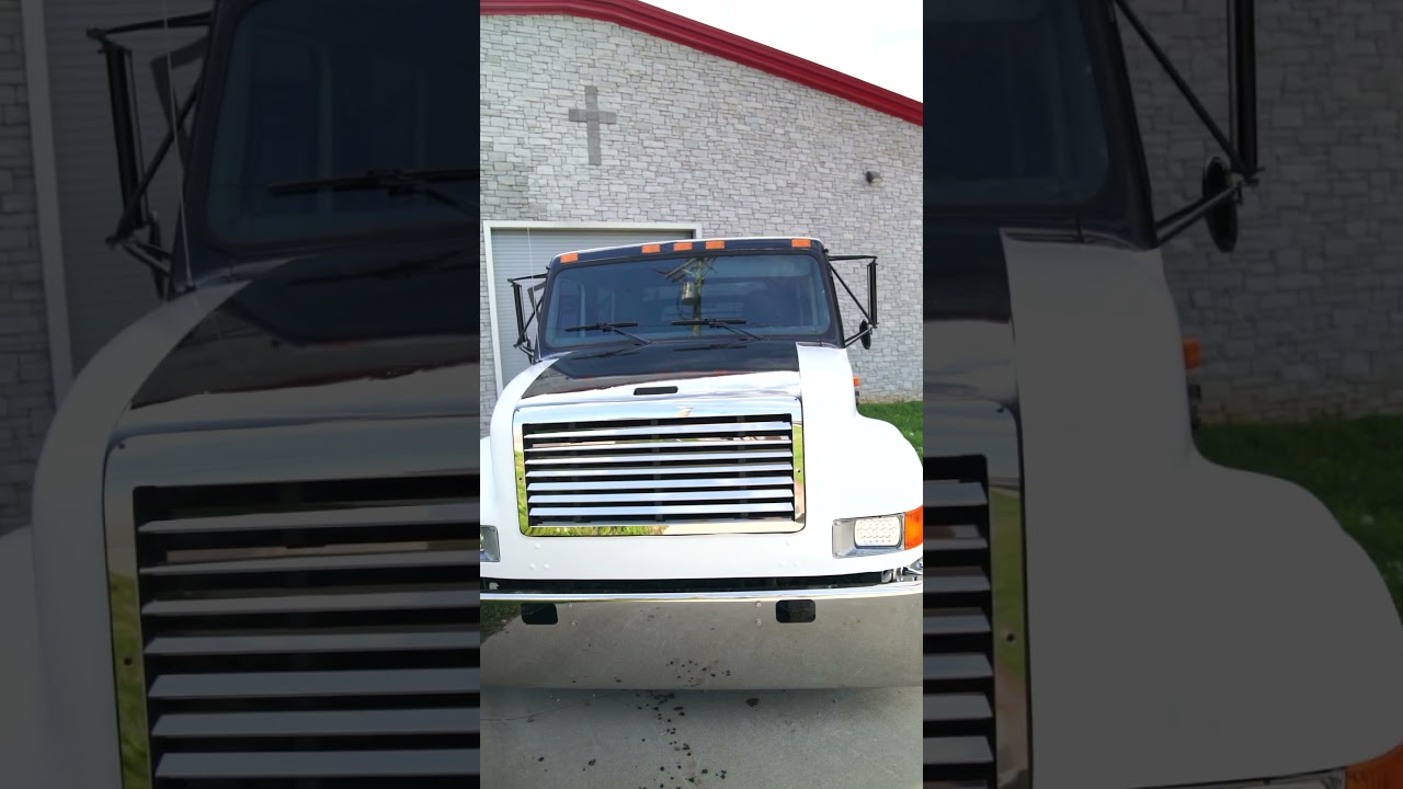 Made this big boy stand out on the road 