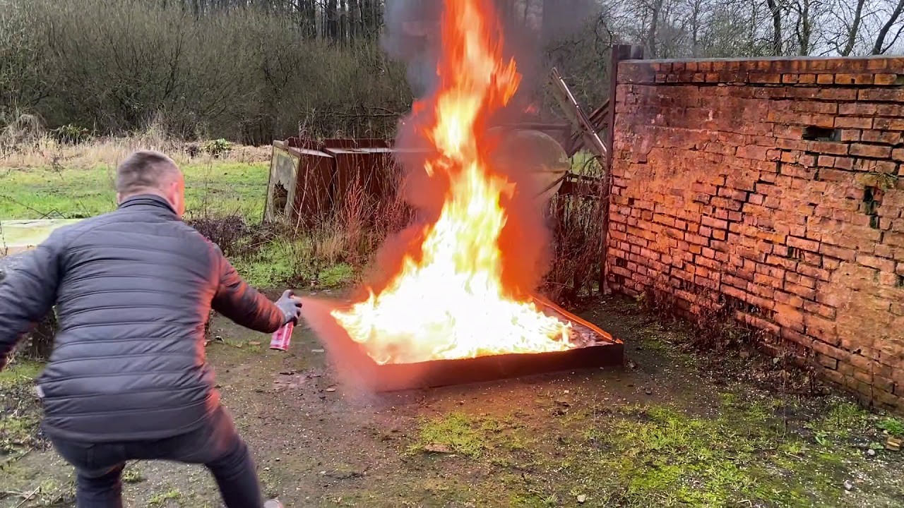 112 slukker stor brand i olie/benzin