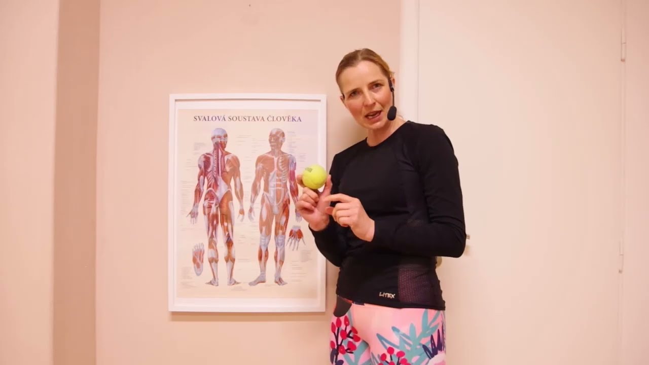 Jak uvolnit bolest mezi lopatkami s tenisákem(dolní trapez, pálení mezi lopatkami, TP m. trapezius)