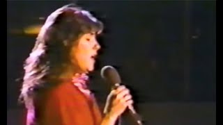 Laura Branigan - National Anthem [cc] - 1983 NHL All-Star Game