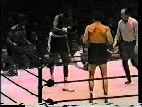 Buster Mathis W 12 George Chuvalo, round 1
