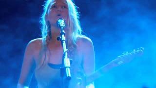 Lissie - Pursuit of Happiness - Kid Cudi cover - live Manchester Academy 27-10-10 chords
