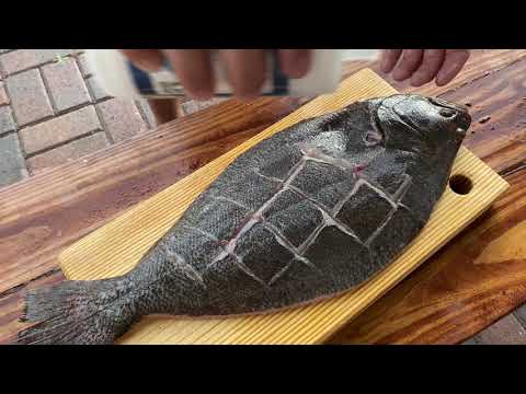 Video: Fried Flounder Na May Dekorasyon Ng Kintsay