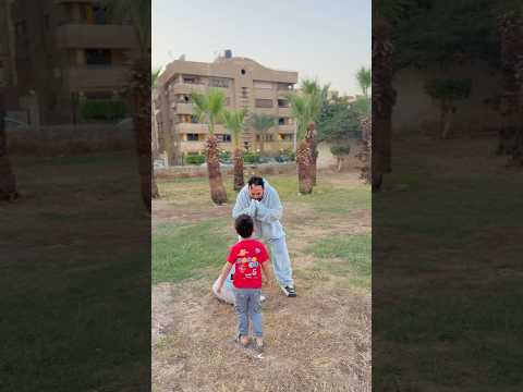عشان ينقذ الصنفور والتعبان ميقرصوش ورط نفسه في مشكله وعمل خير مهما كانت النتيجه