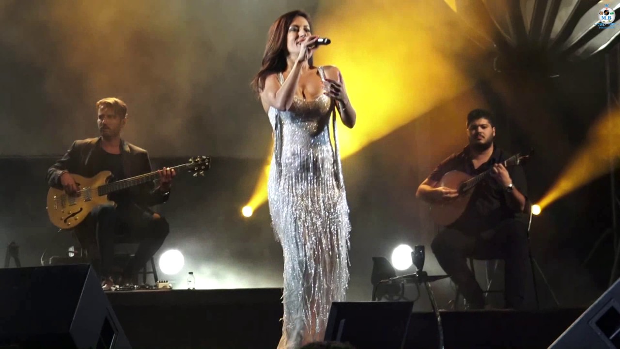 ANA MOURA EM CARCAVELOS  E PAREDE,2017