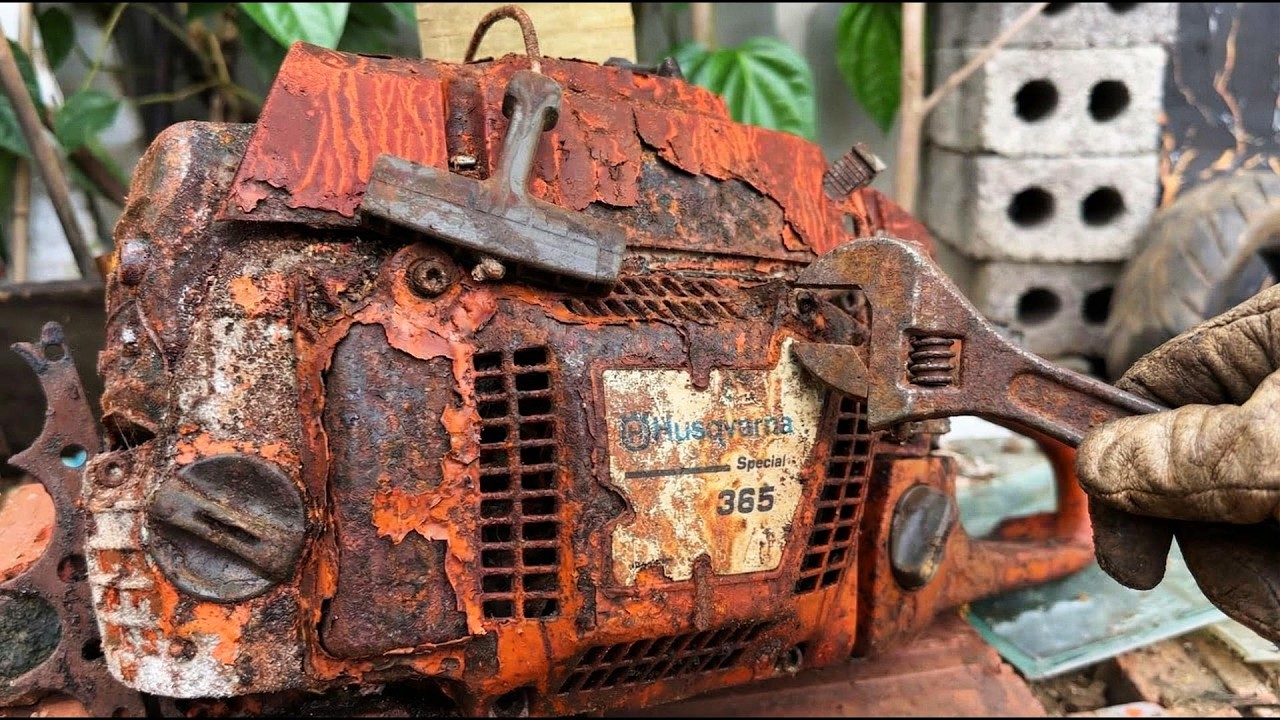 Restoration rusty abandoned husqvarna 365 chainsaw that had been left unused for 30 years