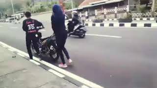 Kisah anak racing buat story wa
