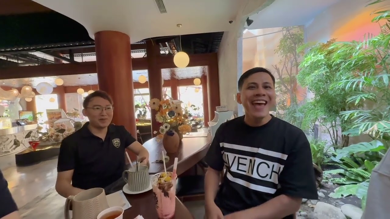 Hội tụ đầy đủ Fan Metting tại trên kênh YTB VyVy Cá Viên chiên ở quán cafe Cửu Long Quận 1