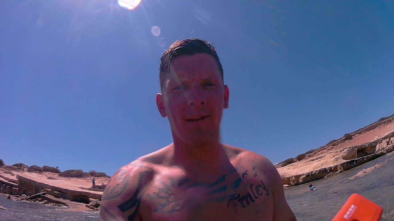 GOPRO 9 FLOATY CASE AND MAX GRIP HANDLE TOGETHER WILL SINK