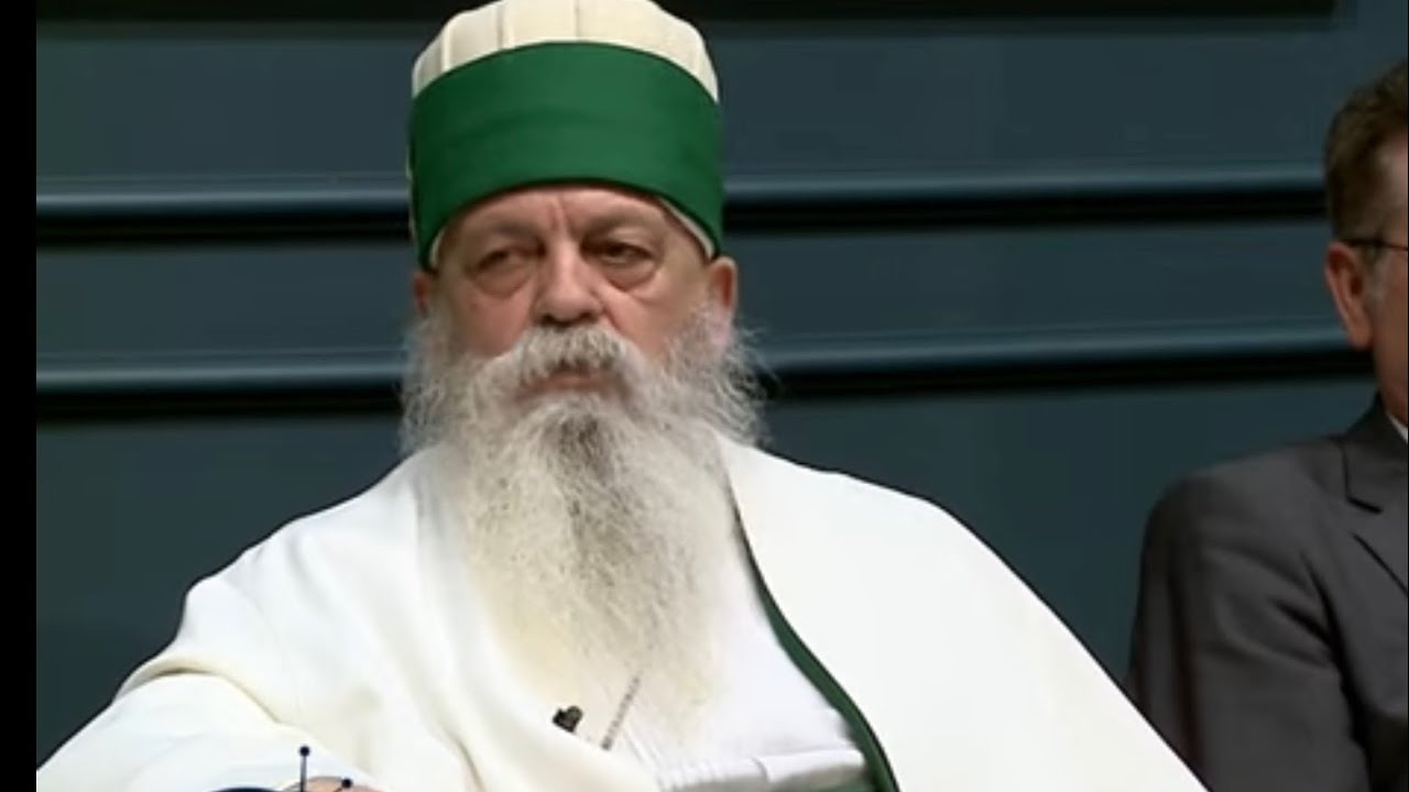 Baba Mondi tregon çfar përfaqeson besimi Bektashian dhe pse vishen me rroba te gjelbërta !