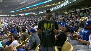 ATL@LAD: Scully announces Ali's passing