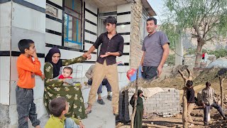 Of Wood and Friendship👨‍👩‍👧‍👧🏕: Hadi, His Sister, and Reconciliation with Saleh