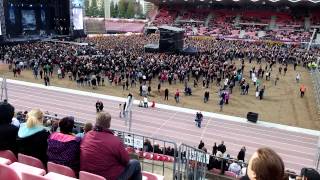Girl having a funny dance for Sonata Arctica at Ratina Stadium Tampere 2015 07 31 @sloveri