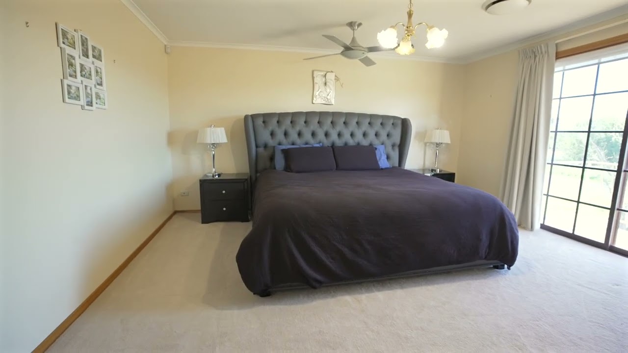 2 Leonard Rd Hanwood LJ Hooker, Griffith