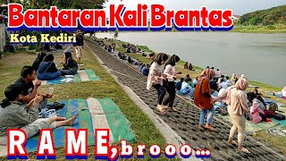 YAKIN GAK PINGIN NGOPI DI SINI? | BANTARAN KALI BRANTAS KEDIRI