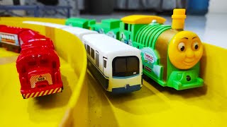 Racing and Assembling Trains , Thomas , MRT , Multi Express