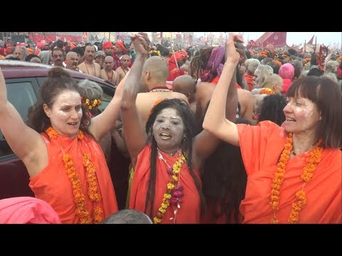 महिला नागा बाबाओं का शाही स्नान Kumbh Mela 2019, Prayagraj (UP) India