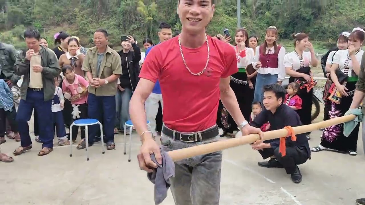 Trò chơi cuộc thi Lảy gậy Bản chìa hạng xem ai thắng 