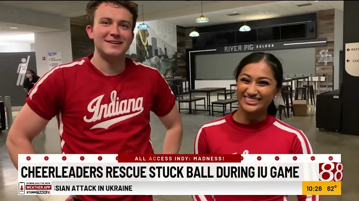 IU cheerleaders rescue stuck ball during NCAA Tournament game