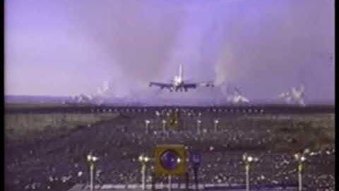 UPRT: 747 737 wake turbulence event