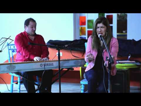 Abdon Alcaraz y Veronica Sobrinos playing in Spa O2, Havana, Cuba